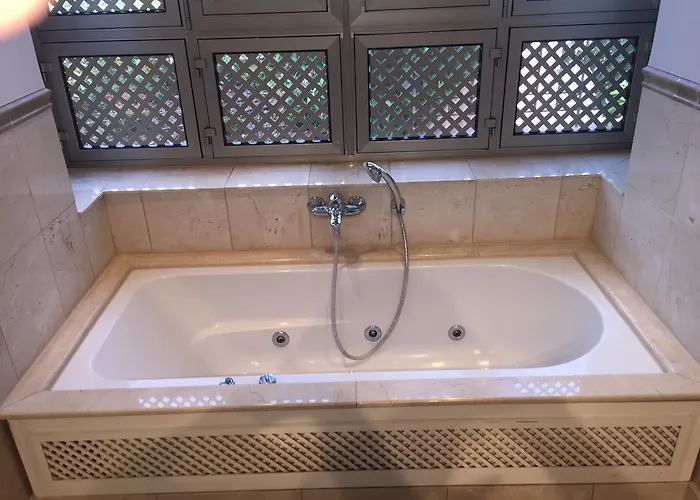 Romen 04 Bahia De Menceyes بالم مار